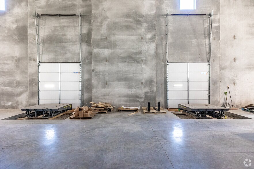 More Photos Of 7400 SE Convenience Blvd, Ankeny Warehouse For Lease