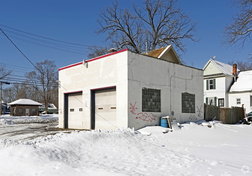 More Photos Of 128 Baldwin Ave, Pontiac Auto Repair For Sale