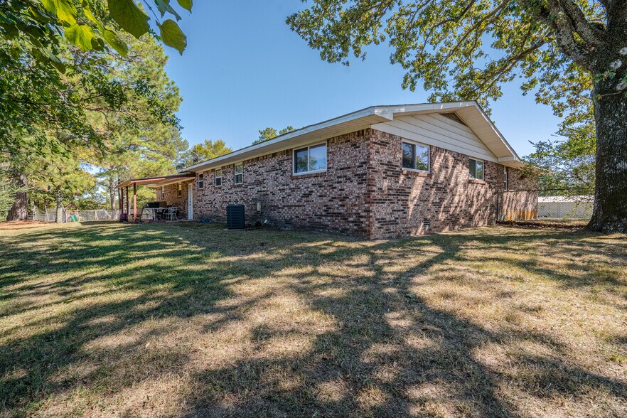 More Photos Of 3370 Airport Rd, Pearcy Office For Sale