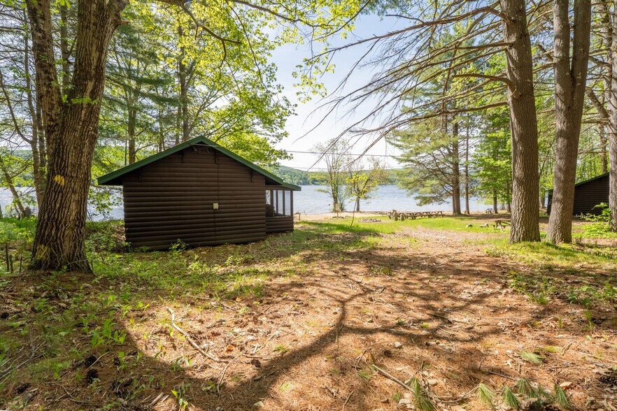 More Photos Of 224 N Shore Rd, Hadley Hotel For Sale