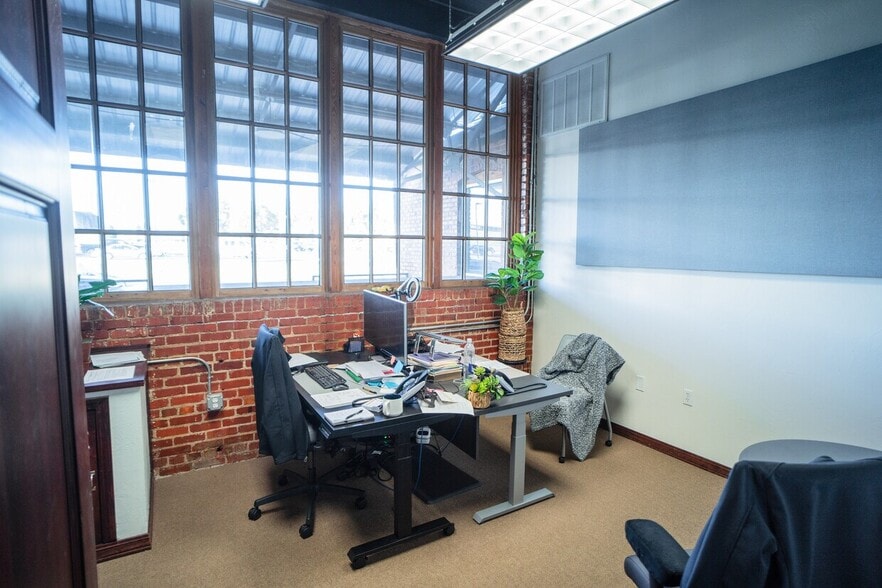 More Photos Of 601 N National Ave, Springfield Office For Lease
