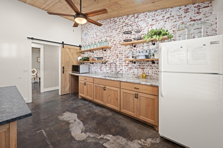 More Photos Of 18186 State Highway 74B, Washington Specialty For Sale