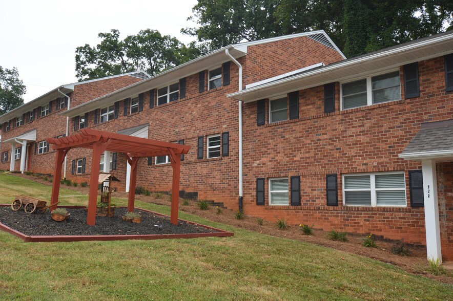 More Photos Of 820 W 7th St, Winston-Salem Apartments For Sale