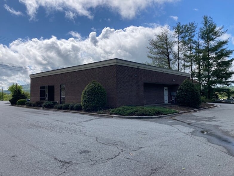 More Photos Of 3811 Hendersonville Rd, Fletcher Office For Lease