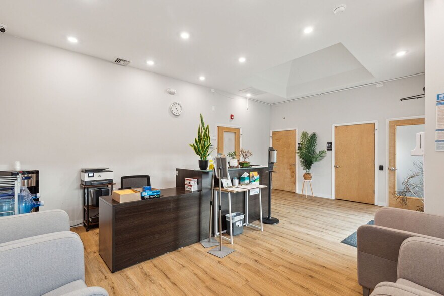 More Photos Of 6713 Ogontz Ave, Philadelphia Office For Sale