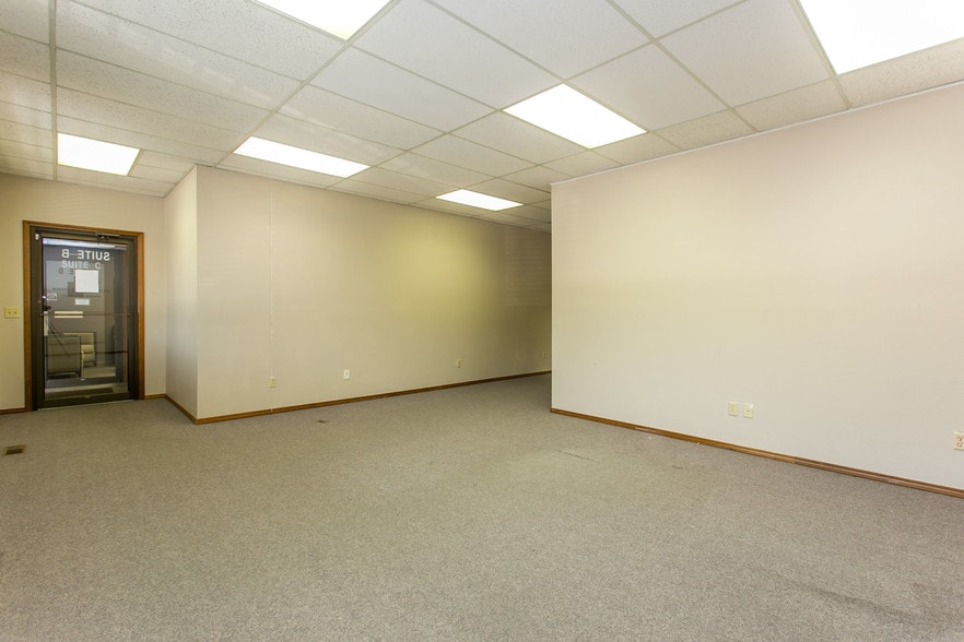 More Photos Of 100 N Fruitland St, Kennewick Office For Sale