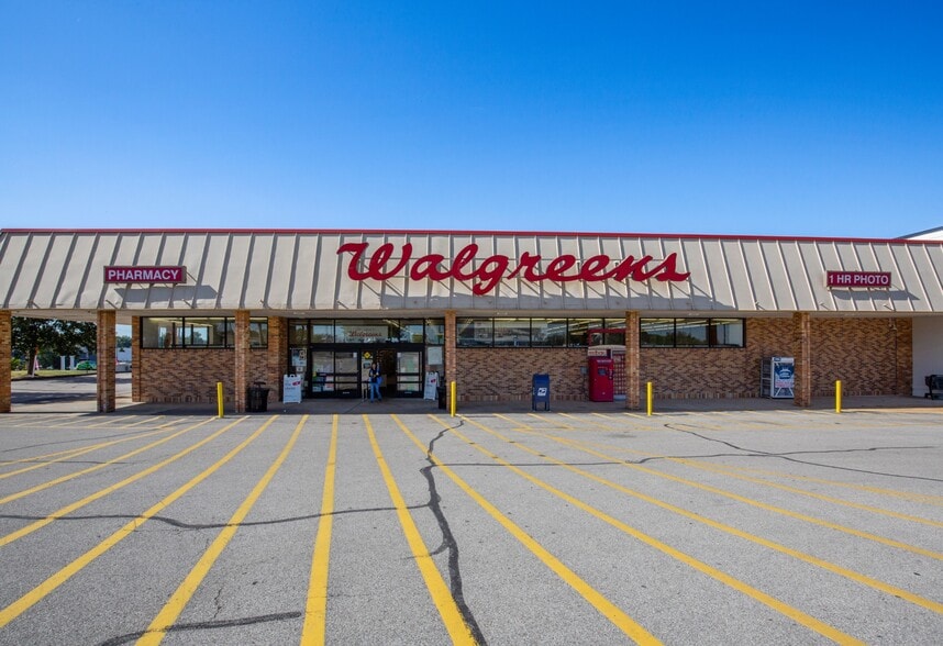 More Photos Of 5796 S Lindbergh Blvd, Saint Louis Freestanding For Lease