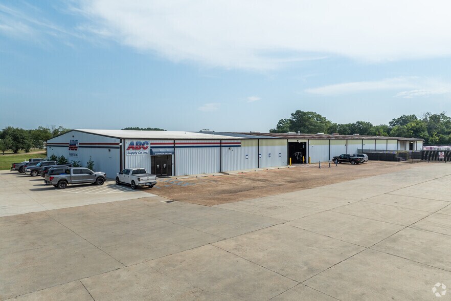 More Photos Of 246-248 N Pearson Rd, Jackson Warehouse For Lease