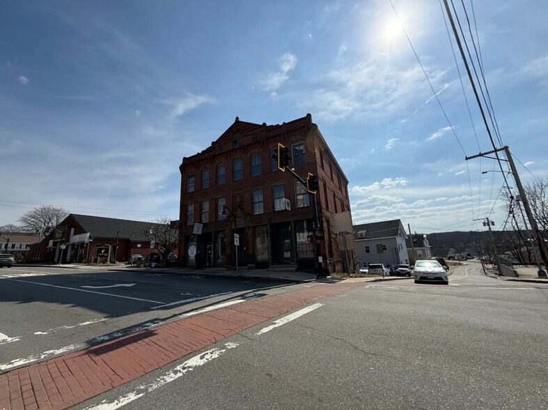 More Photos Of 170 Main St, Spencer Office For Sale