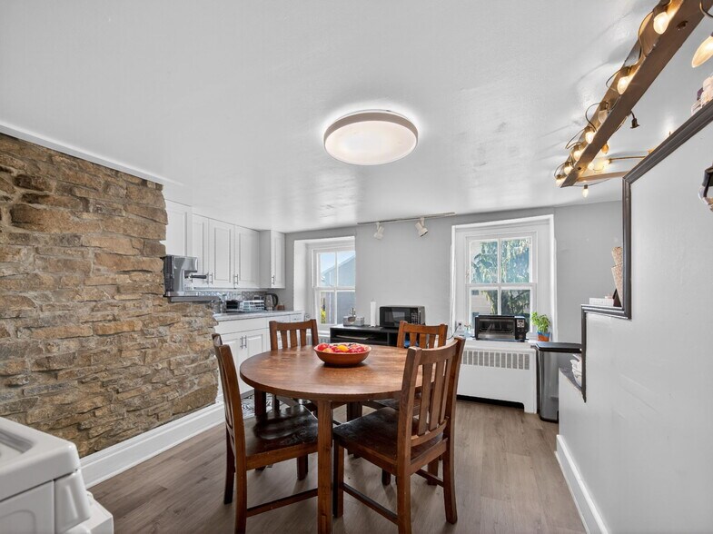 More Photos Of 1434-1436 W Broad St, Quakertown Office For Sale