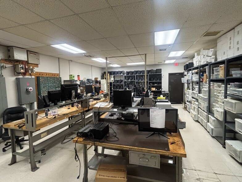 More Photos Of 156 Business Park Dr, Virginia Beach Light Distribution For Sale