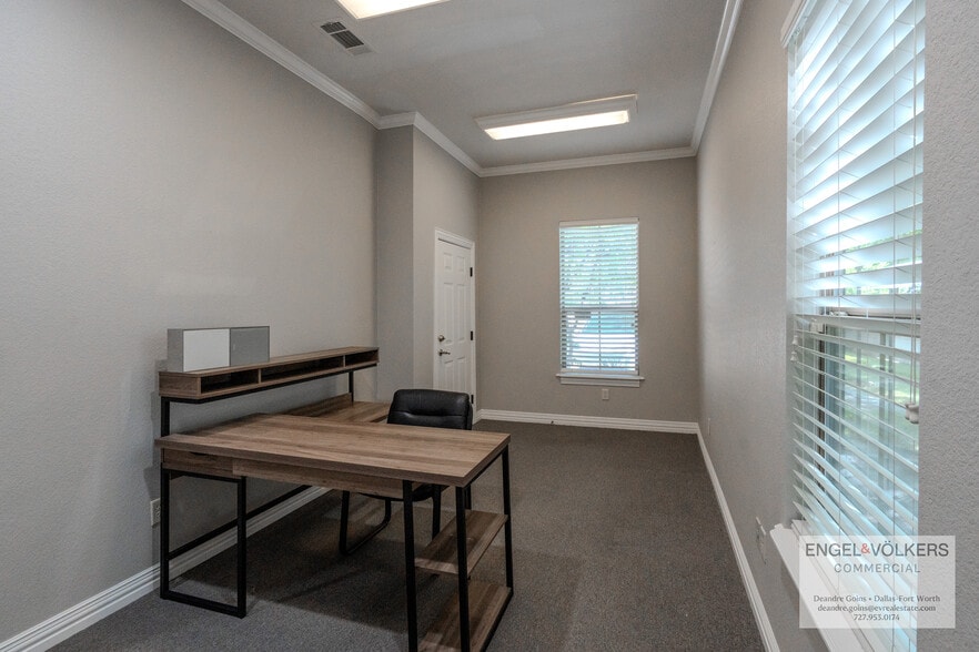 More Photos Of 4204 SW Green Oaks Blvd, Arlington Business Park For Sale