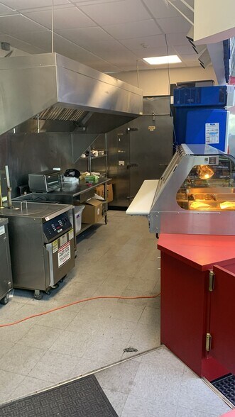 More Photos Of 2504 Willow Street Pike, Willow Street Convenience Store For Lease