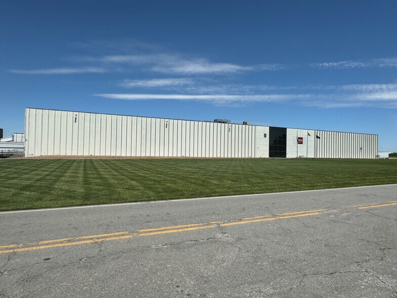 More Photos Of 400 Prairie Village Dr, New Century Manufacturing For Lease