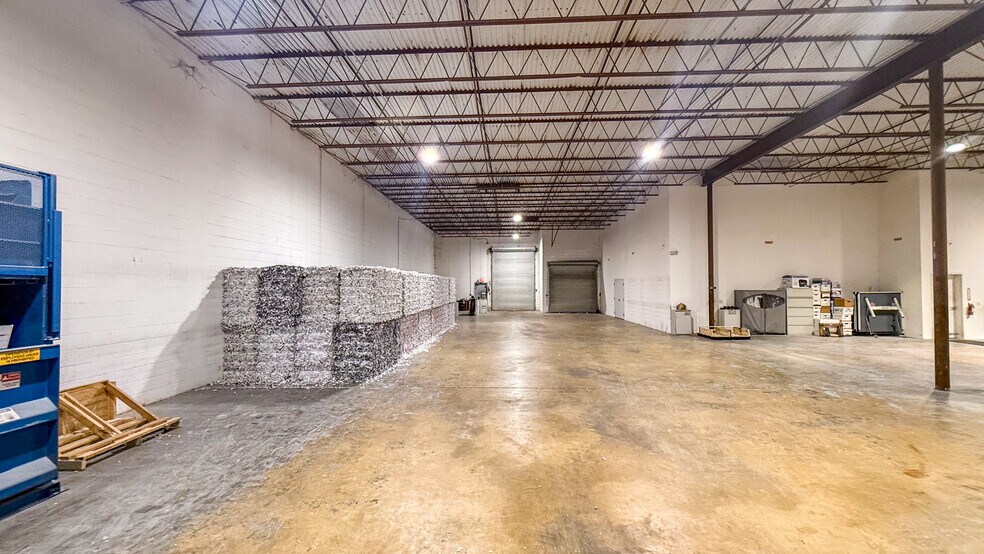 More Photos Of 3702 N 131st Ave, Clearwater Manufacturing For Lease