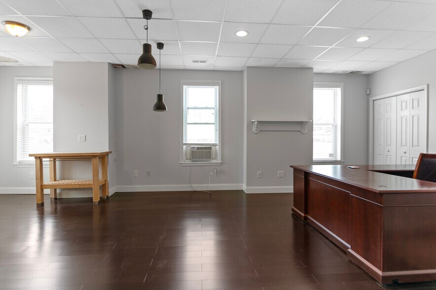 More Photos Of 5500 Harford Rd, Baltimore Freestanding For Sale