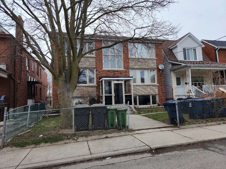 More Photos Of 50 Amherst Av, Toronto Apartments For Sale