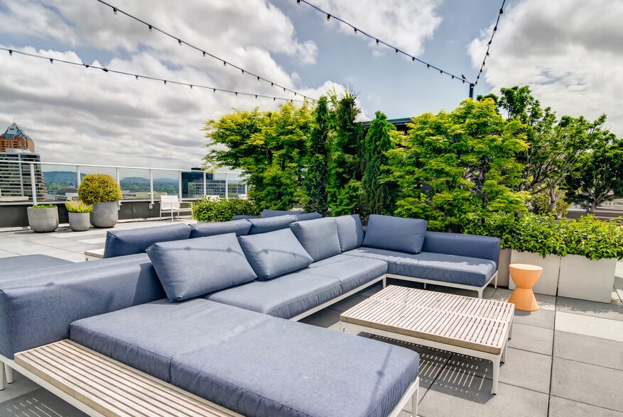 Primary Photo Of 1717 SW Park Ave, Portland Multifamily For Sale