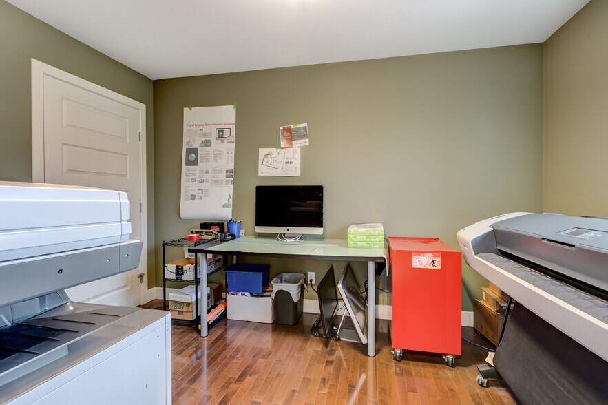 More Photos Of 1812 14A St SW, Calgary Office Residential For Sale