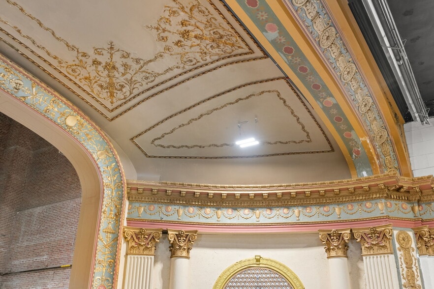 More Photos Of 323 Wall St, Kingston Theater Concert Hall For Lease