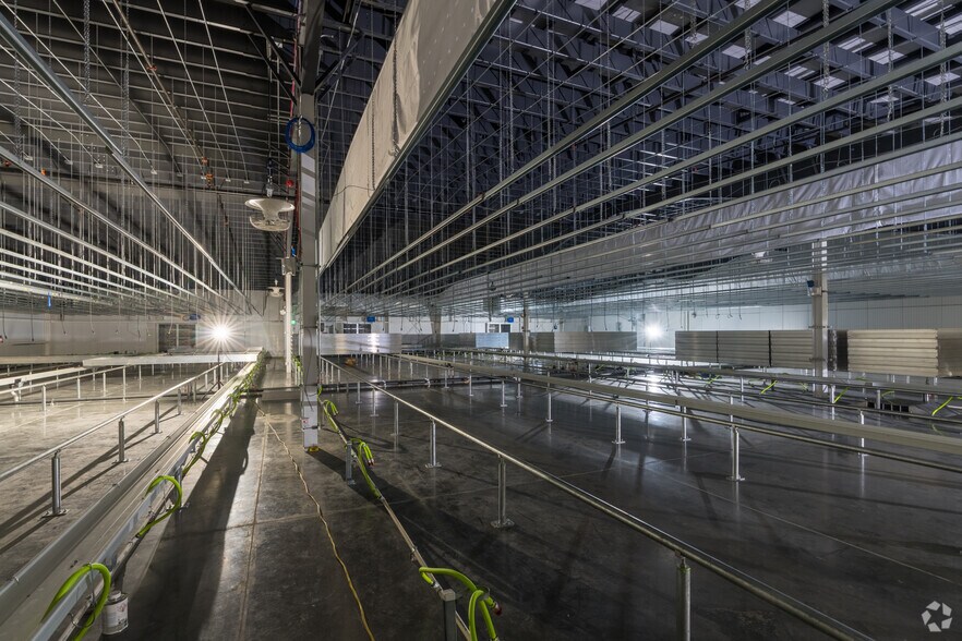 More Photos Of 7897 Randolph Rd NE, Moses Lake Manufacturing For Sale