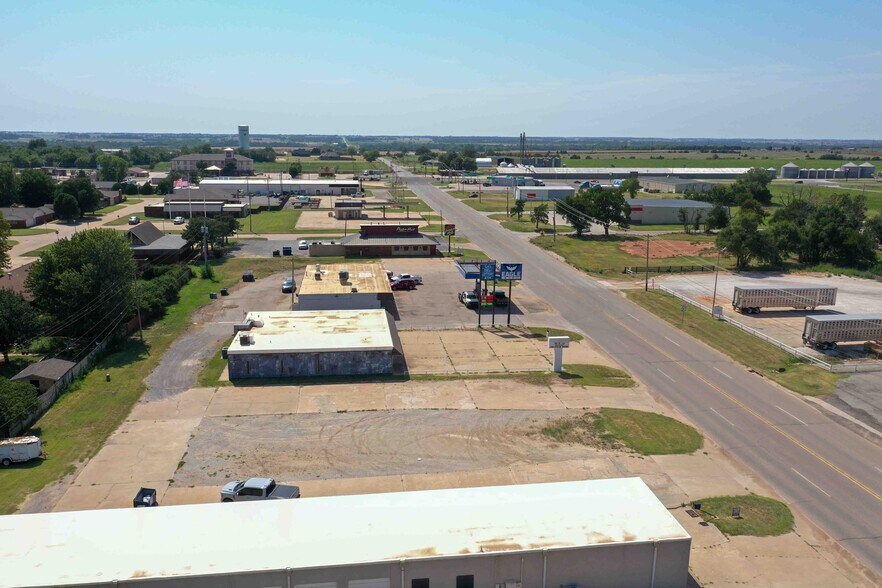 More Photos Of 400 E Jack Choate Ave, Hennessey Office For Sale
