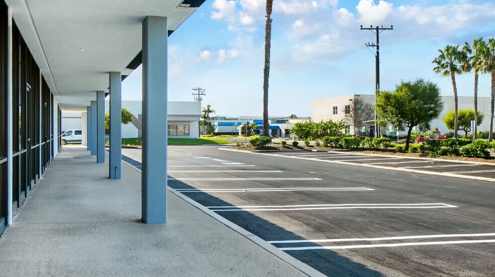 More Photos Of 17330 Newhope St, Fountain Valley Light Distribution For Sale