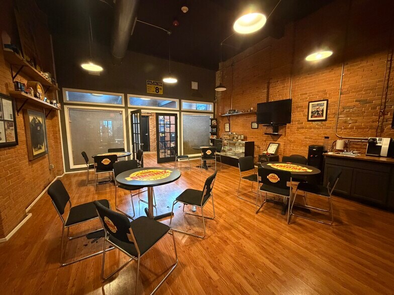 More Photos Of 281-283 Park Rd, West Hartford Showroom For Lease