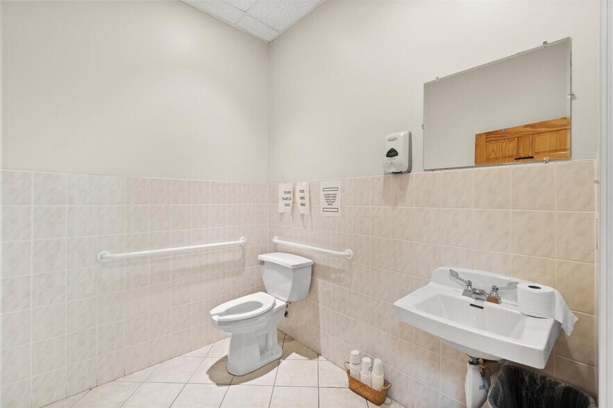 More Photos Of 391 Kennedy Blvd, Bayonne Medical For Sale