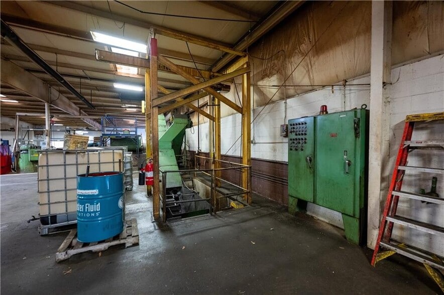 More Photos Of 320 4th St, Blawnox Manufacturing For Sale