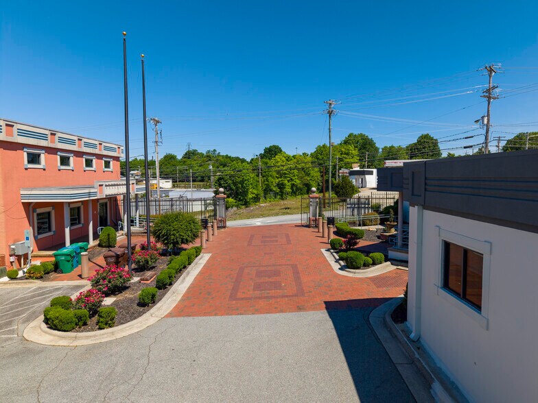 More Photos Of 807 W Ward Ave, High Point Office For Sale
