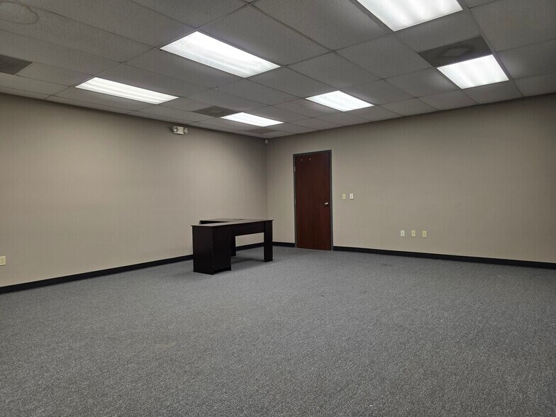 More Photos Of 912 15th St, Huntsville Office For Lease