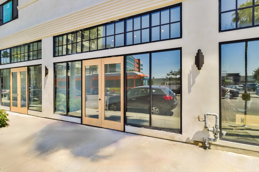 More Photos Of 4514-4518 Hollywood Blvd, Los Angeles Storefront Retail Residential For Lease