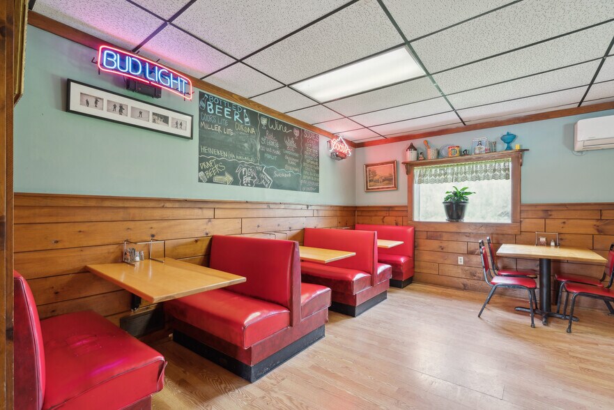 More Photos Of 456 US-5, Fairlee Restaurant For Sale