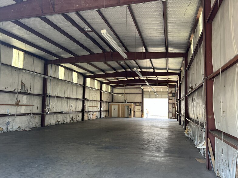 More Photos Of 1408 Illinois Ave, South Houston Warehouse For Lease