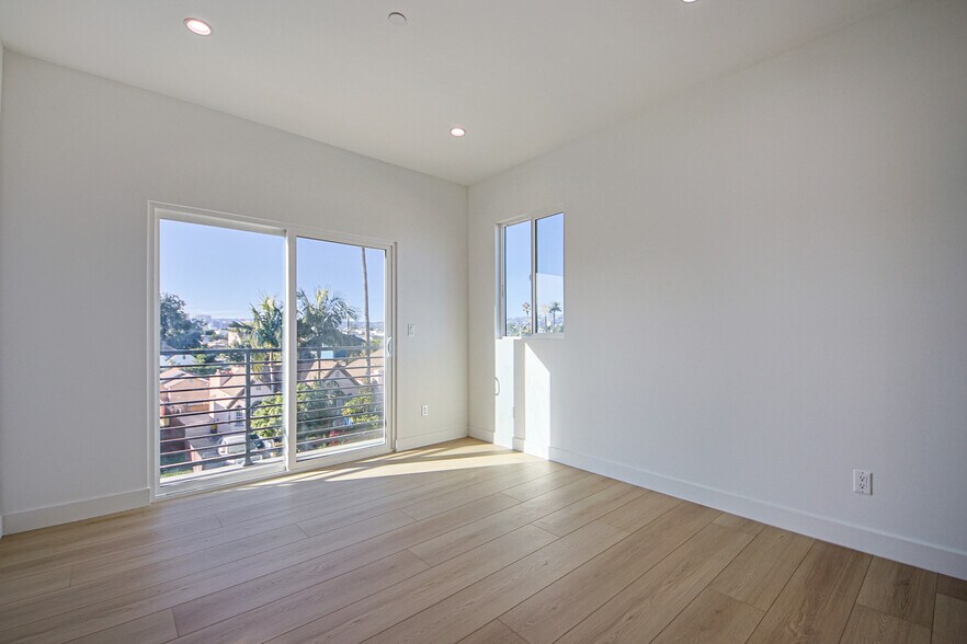 More Photos Of 2404 S Cochran Ave, Los Angeles Apartments For Sale