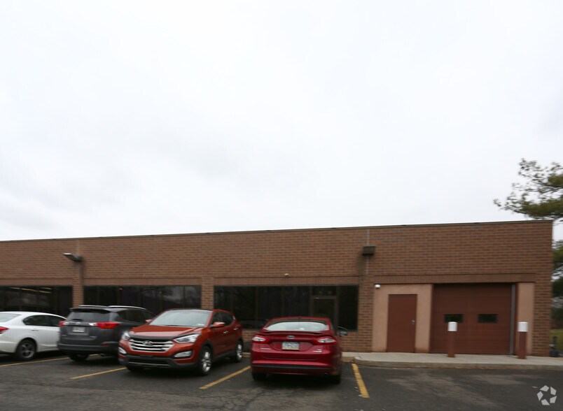 More Photos Of 3930 Commerce Ave, Willow Grove Flex For Lease