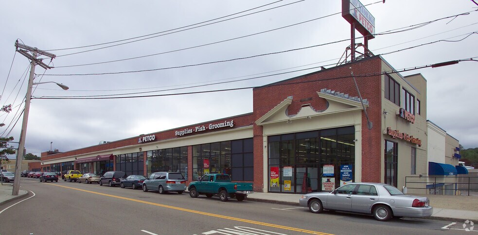 More Photos Of 153-205 Parkingway St, Quincy Storefront For Lease