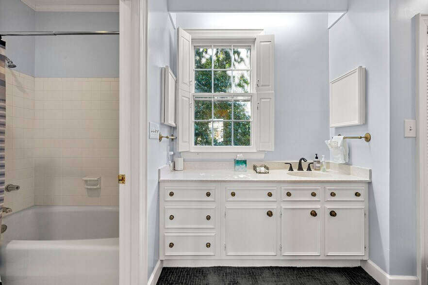 More Photos Of 132 E College St, Griffin Hospitality For Sale