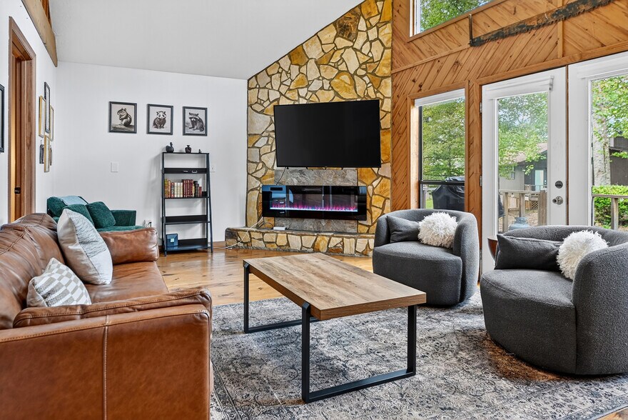 More Photos Of 77 Alpine Way, Blairsville Hotel For Sale