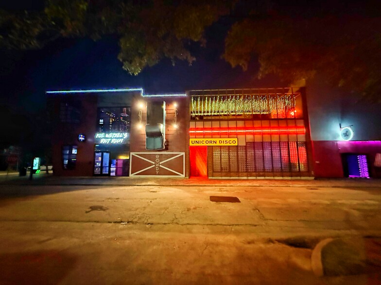 More Photos Of 2416 Brazos St, Houston Bar For Lease