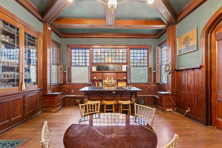 More Photos Of 1103 33rd St, Galveston Hotel For Sale