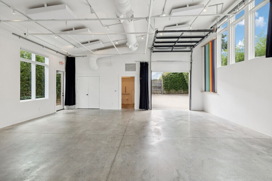 More Photos Of 2517 White Ave, Nashville Office Residential For Sale