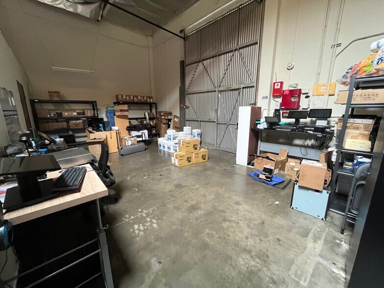 More Photos Of 10934-10940 Portal Dr, Los Alamitos Light Manufacturing For Lease