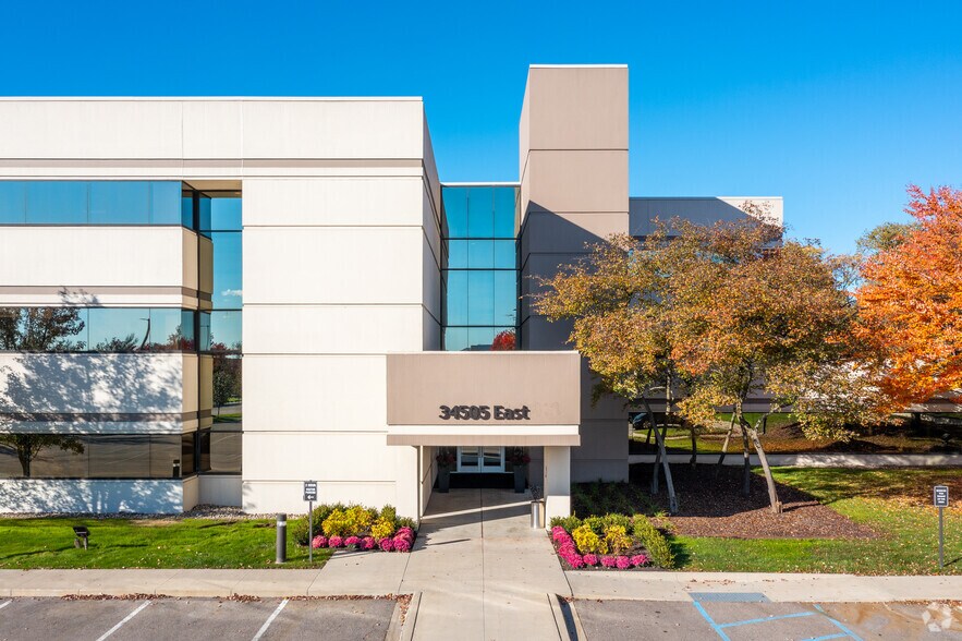 More Photos Of 34505 W 12 Mile Rd, Farmington Hills Office For Lease
