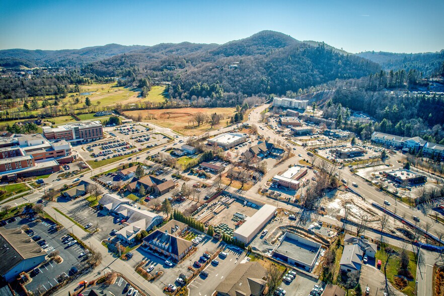 More Photos Of 166 Doctors Dr, Boone Medical For Lease