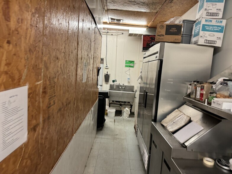 More Photos Of 701 N Crossroads, Leonard Restaurant For Sale