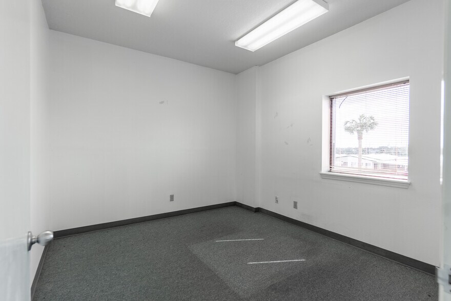 More Photos Of 37810 Medical Arts Ct, Zephyrhills Medical For Sale