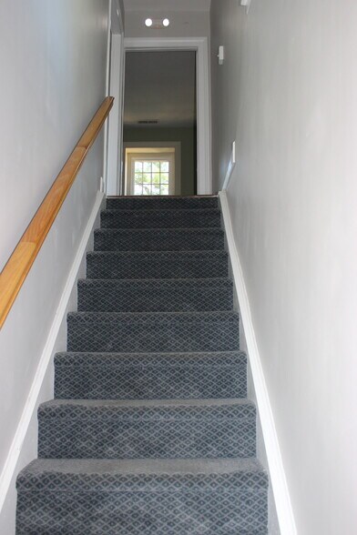 More Photos Of 88 Bradley Rd, Woodbridge Office For Sale