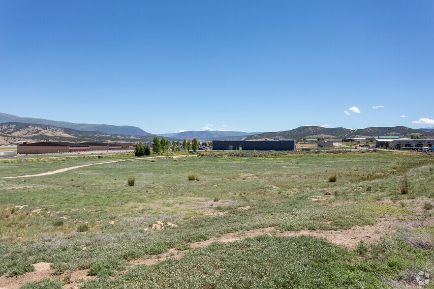 More Photos Of 707 Plane St, Gypsum Warehouse For Lease